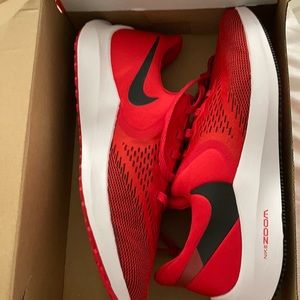 Mens Nike Zoom Winflo6 with box. Never been worn